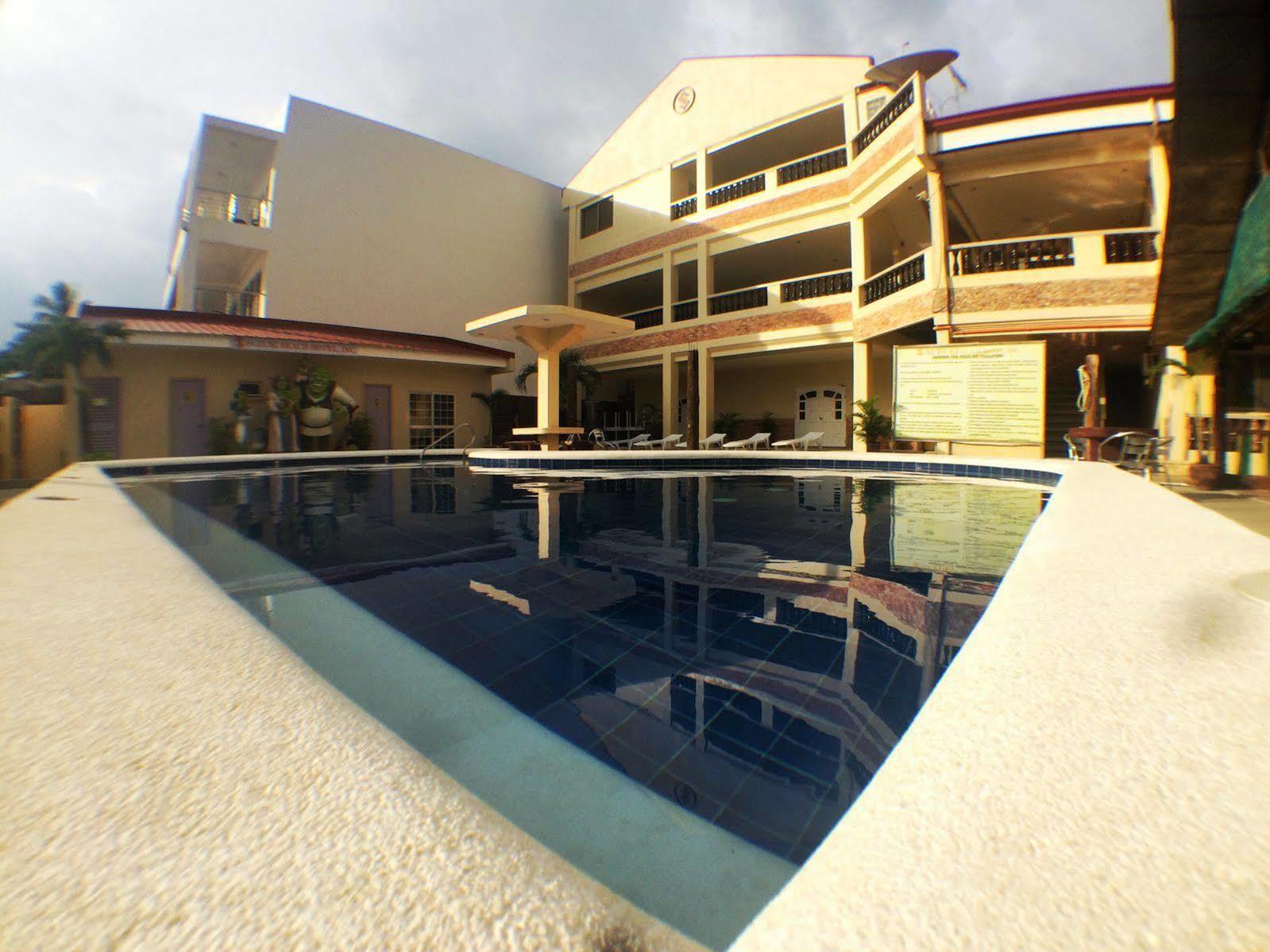 Suzuki Beach Hotel Olongapo Exterior foto