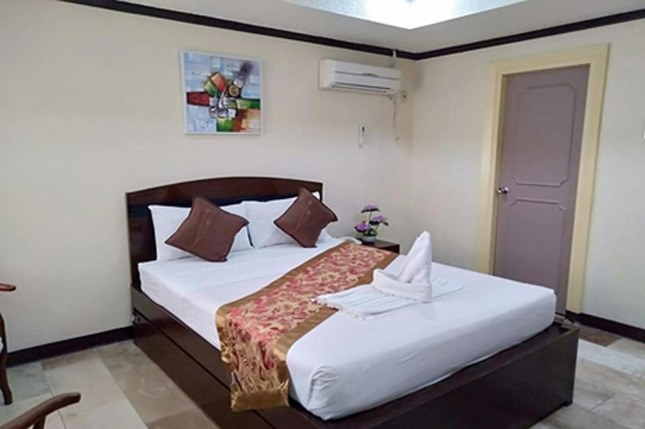 Suzuki Beach Hotel Olongapo Exterior foto